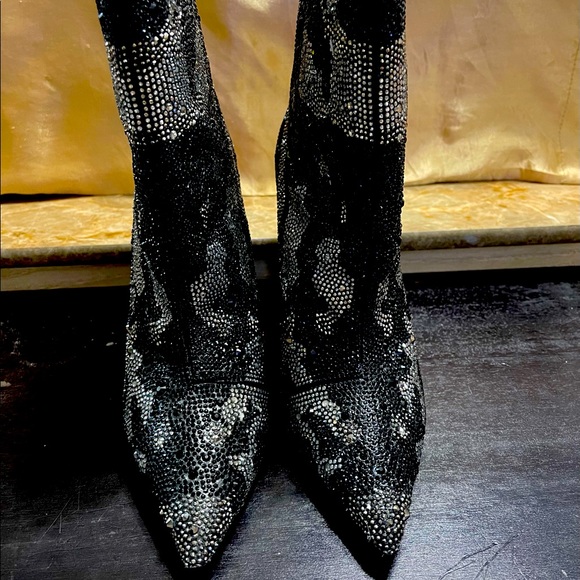 NWOT Steve Madden black multi ladies short boot - Picture 1 of 3